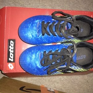 Kids soccer shoes